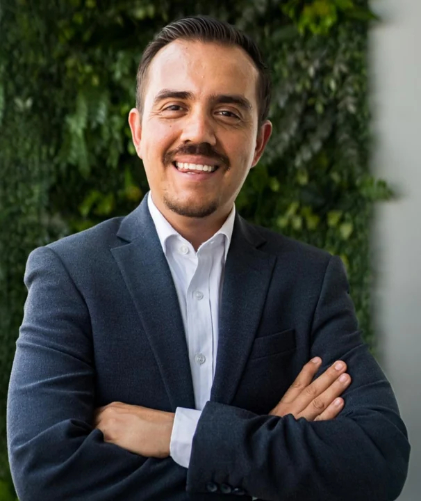 Ing. Iván Ruiz — Consejero en Finanzas